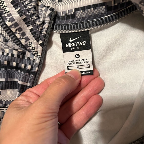 Nike Pro Half Zip Pull Over - Picture 3 of 3